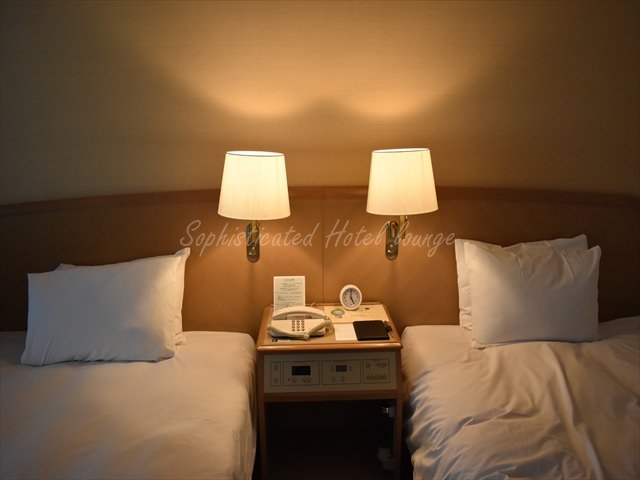神戸西神オリエンタルホテルのお部屋の様子と備品（ベッド）