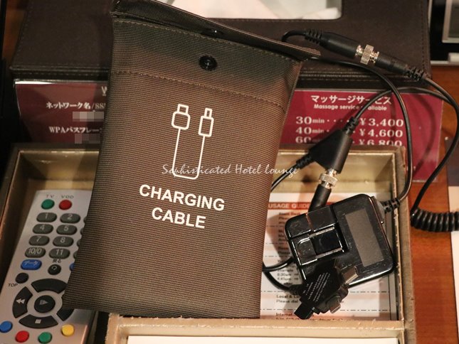 三井ガーデンホテル仙台のお部屋の備品（マルチコネクタ充電器）