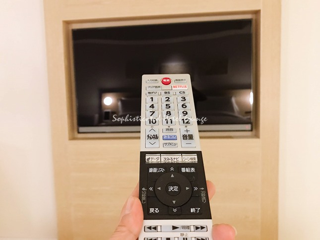 テレビとテレビボード