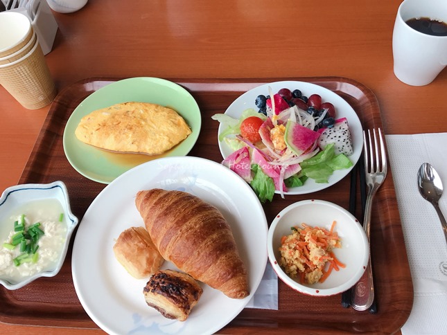 洋食メニューの朝食