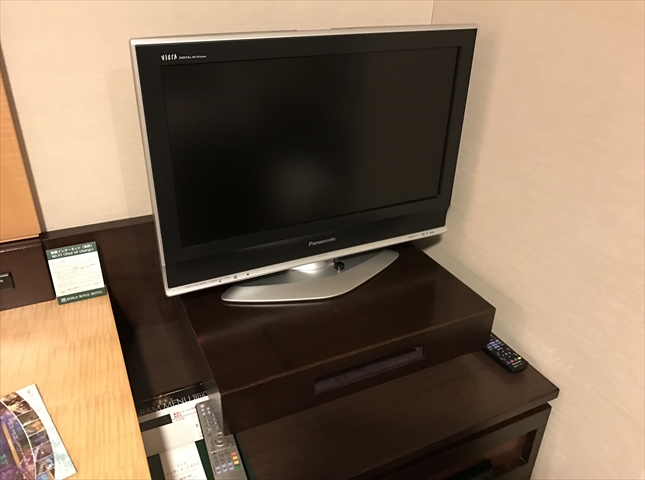 テレビとテレビボード