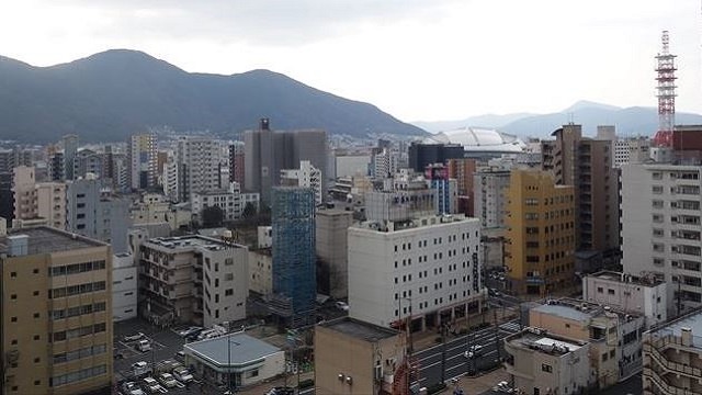 ホテルの窓から見える景色（夜景）