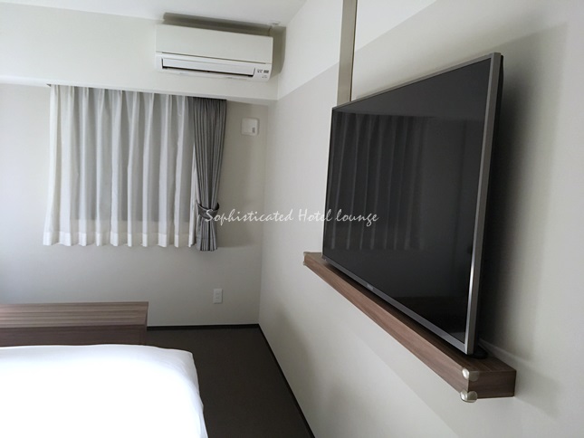 大型液晶テレビ