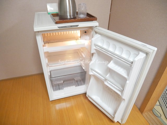 人丸花壇のお部屋の備品の冷蔵庫