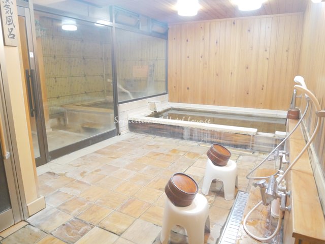 人丸花壇の天然温泉大浴場