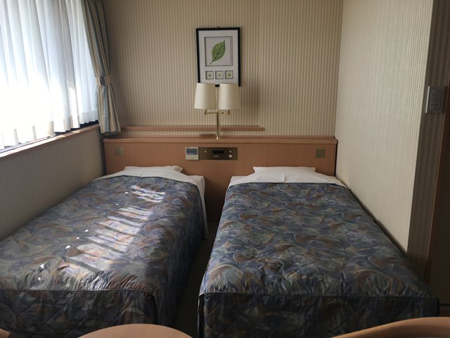 ホテル万葉岬の客室のお部屋の様子
