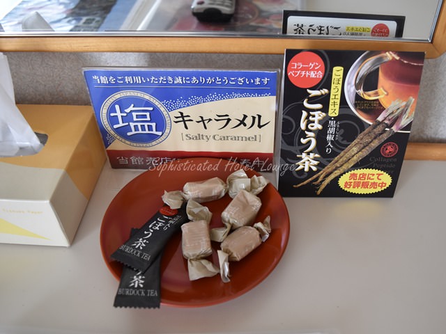 お菓子とごぼう茶