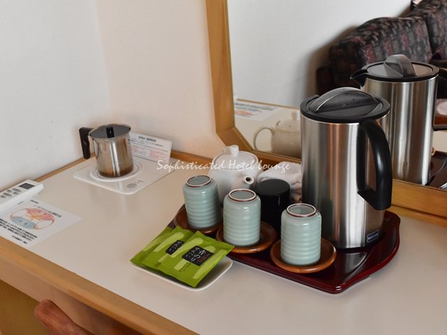 お茶のセットと四万十らしい青のりせんべい