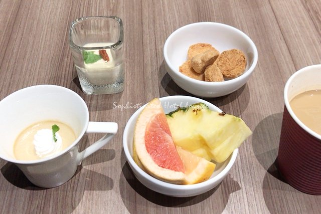 アルモントホテル那覇県庁前の朝食ブッフェのデザートとコーヒー