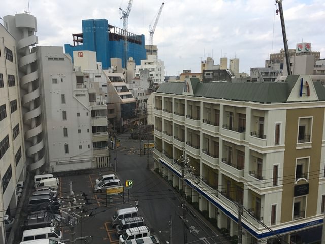 コンフォートホテル那覇県庁前の窓からの夜景