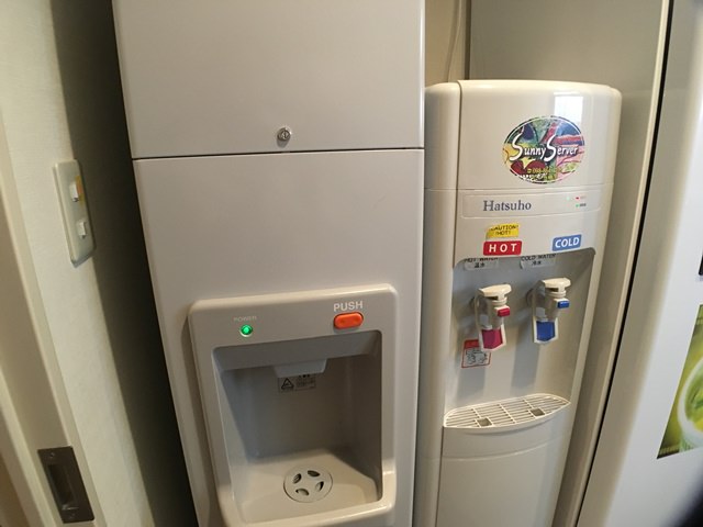 レッドプラネット那覇沖縄の館内施設（ウォーターサーバーと製氷機）