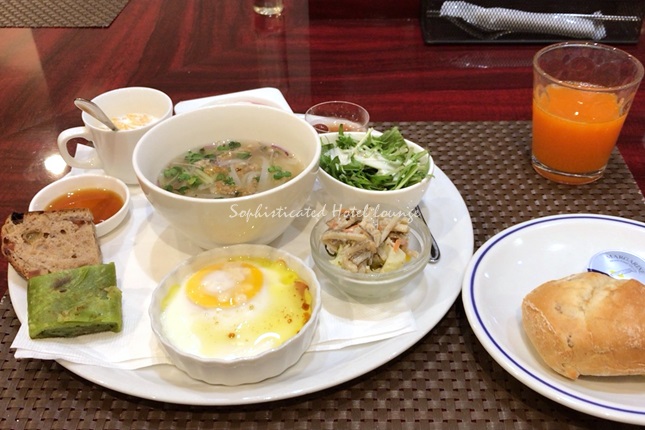 朝食のプレート