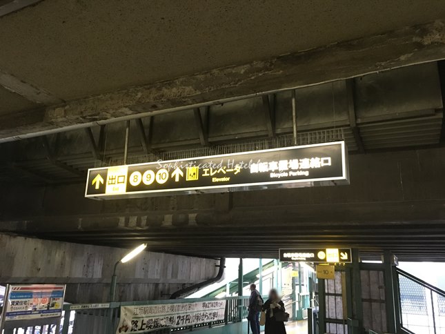江坂駅の南改札を出て右手へ