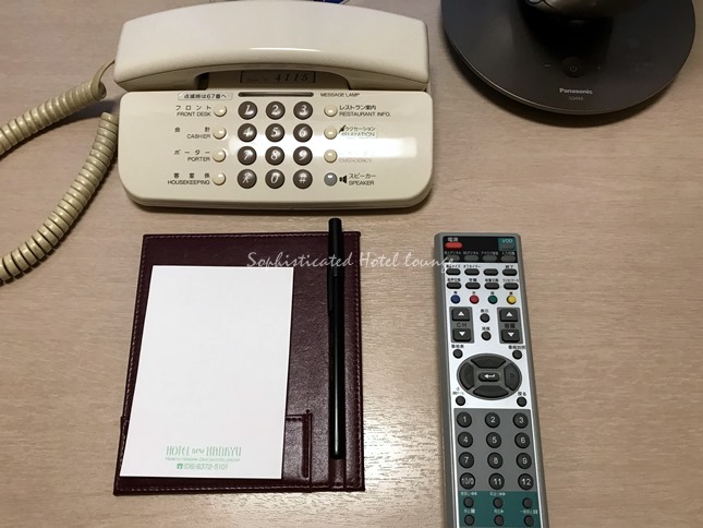 電話とリモコン