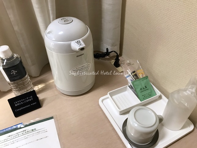 電気ポットとお茶セット