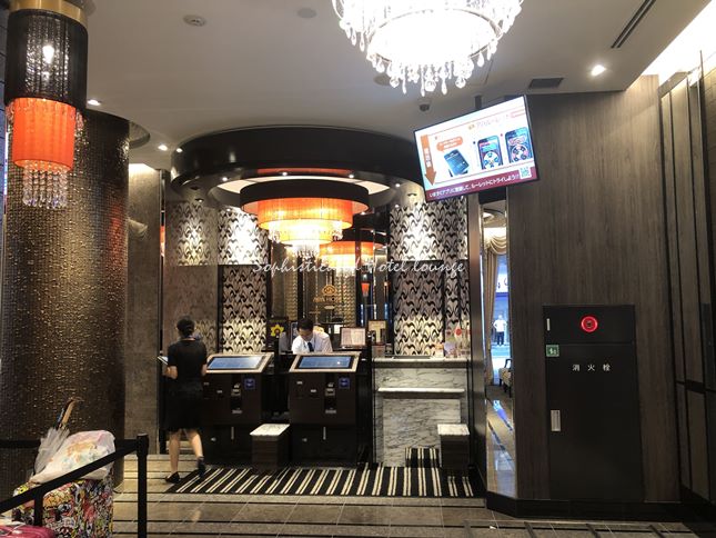 アパホテル東新宿歌舞伎町西のフロントロビー