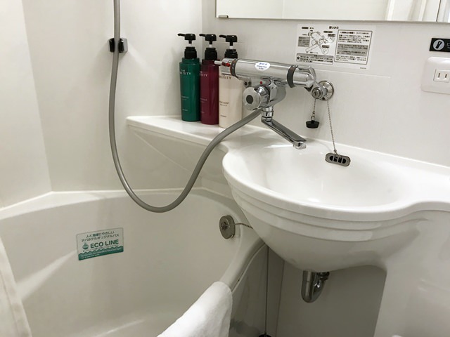 アパホテル御茶ノ水駅北のバスルームとトイレ