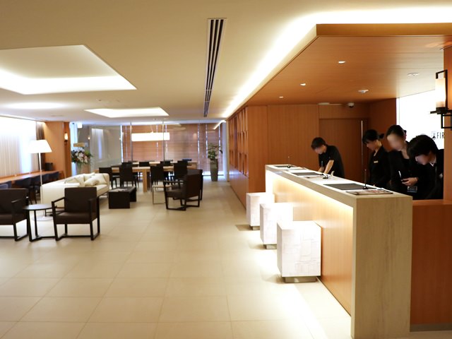 ファーストキャビン京橋のフロントロビー