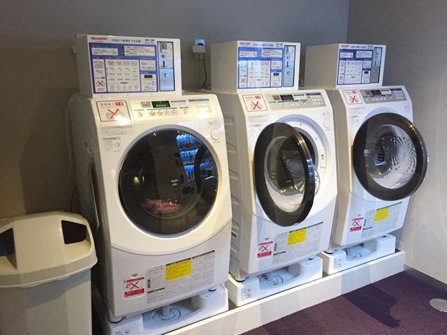 ファーストキャビン京橋の館内施設（コインランドリー）