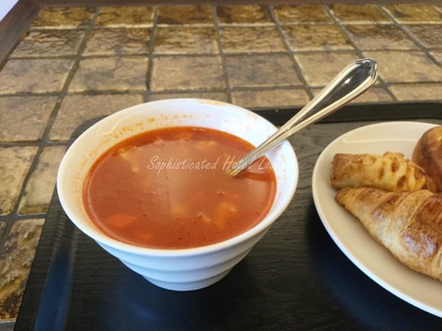 ファーストキャビン西麻布の朝食（スープ）