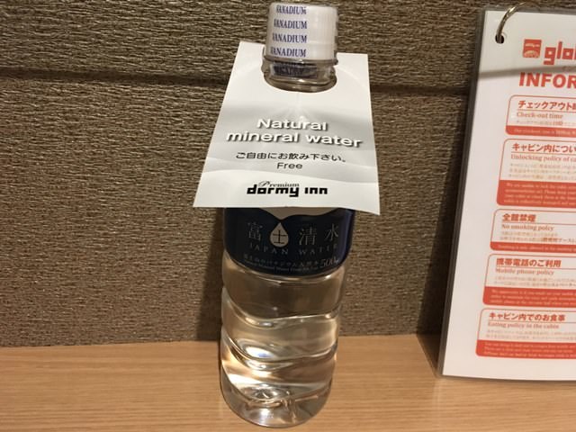 グローバルキャビン東京水道橋の客室備品（ミネラルウォーター）