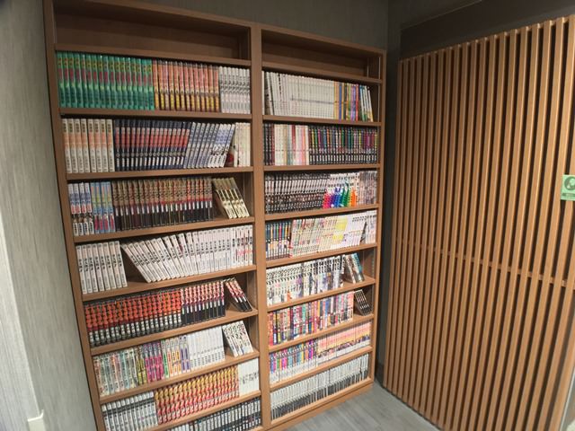 グローバルキャビン東京水道橋の館内施設（漫画コーナー）