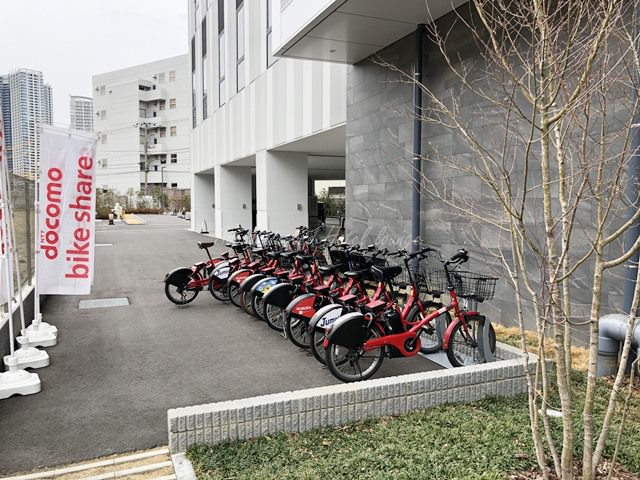 ホテルの敷地内のドコモのバイクシェアのポート