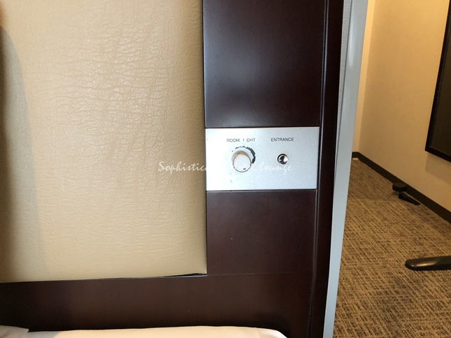 ヘッドボードの電気のスイッチ