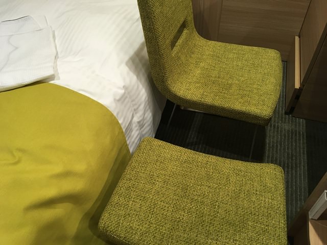 京王プレッソイン浜松町の客室家具（ソファ・オットマン）