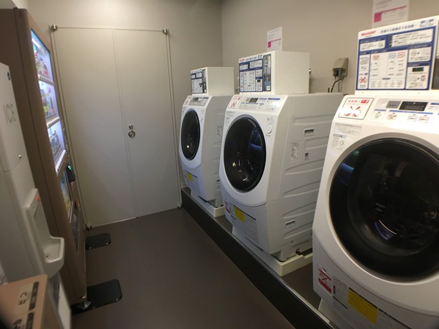 京王プレッソイン浜松町の館内施設（コインランドリー）