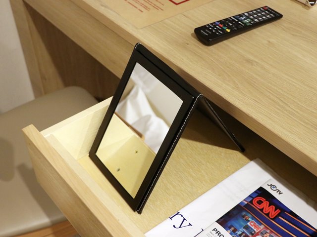 リリーフプレミアム羽田空港の客室備品（デスク・鏡）