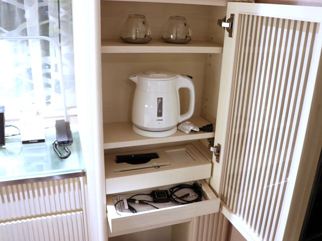 レム六本木の客室備品（ポット・お茶セット）