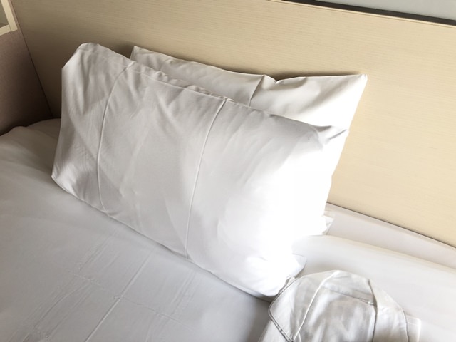 レム六本木の客室備品（ベッドと枕）