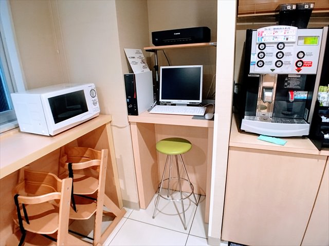 スーパーホテル浅草の館内施設（電子レンジ・製氷機）
