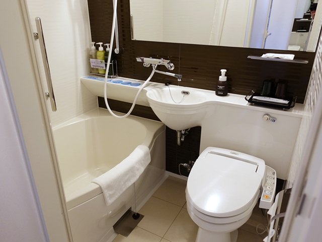 スーパーホテルLohas東京駅八重洲中央口のバスルームは？