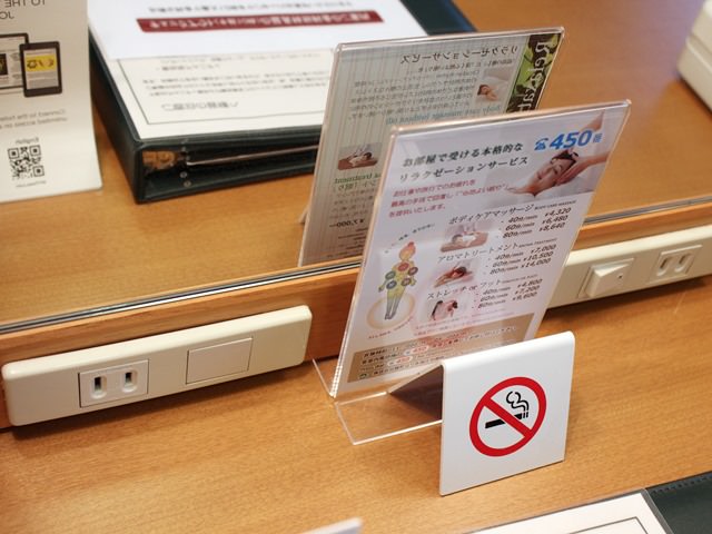 都市センターホテルの客室設備（コンセント）