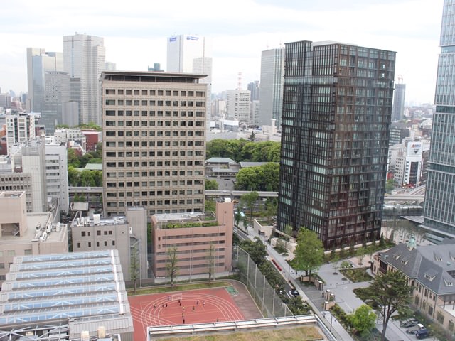 都市センターホテルの客室の窓から見える景色