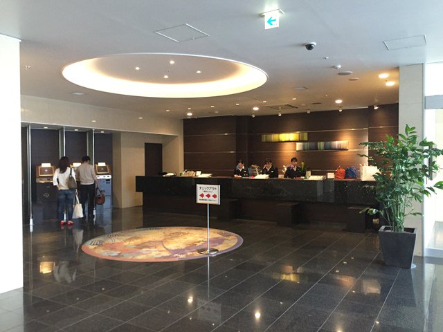 ヴィアイン東京大井町のフロントロビー