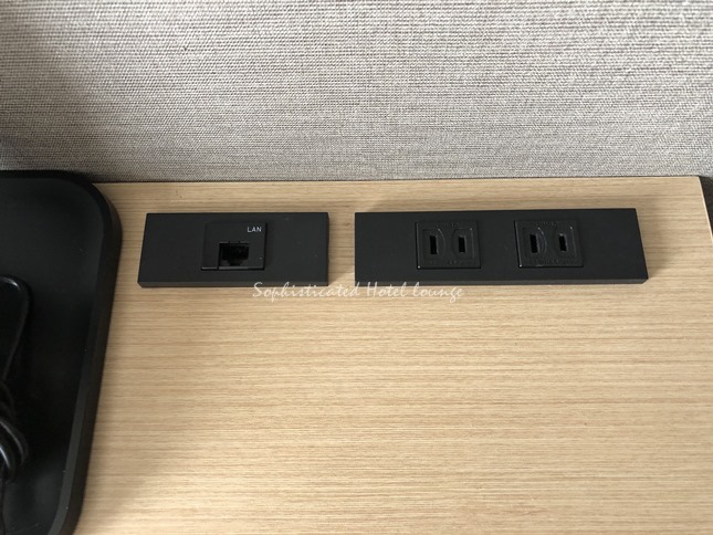 デスクのコンセント