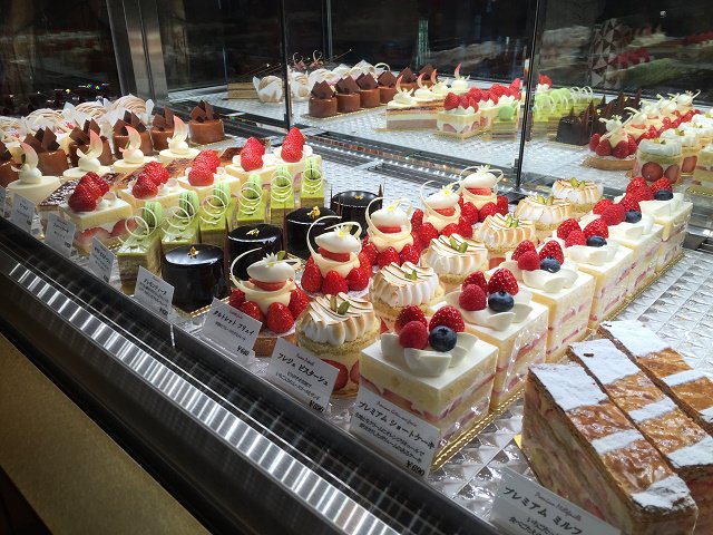 カフェラウンジ「シーナリー」のケーキセット