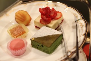 カフェラウンジ「シーナリー」のケーキ