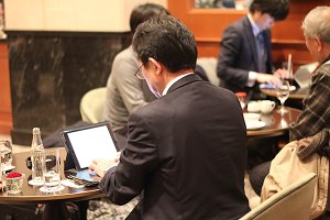 カフェラウンジ「シーナリー」でのノマド