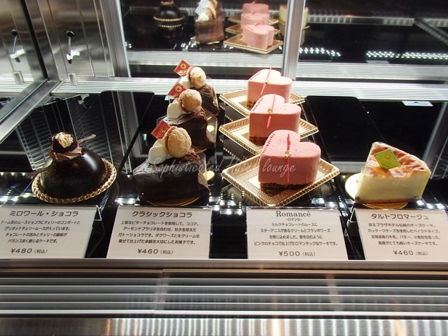 カフェデュエットのデザートメニュー　ケーキのショーケース